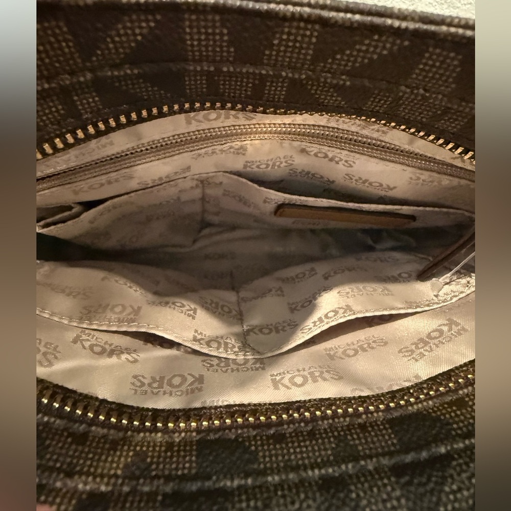 Michael Kors Hamilton Traveler Monogram Crossbody Bag NWOT - Picture 9 of 14